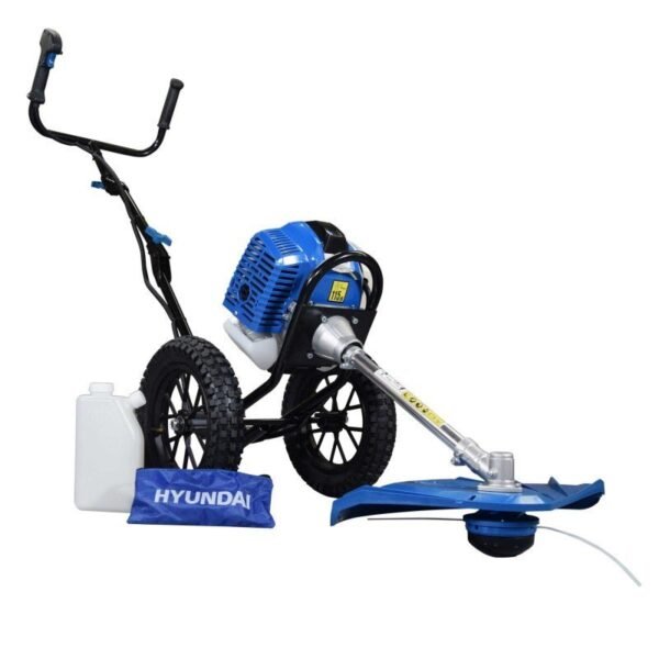 Desbrozadora de ruedas Hyundai con motor potente.