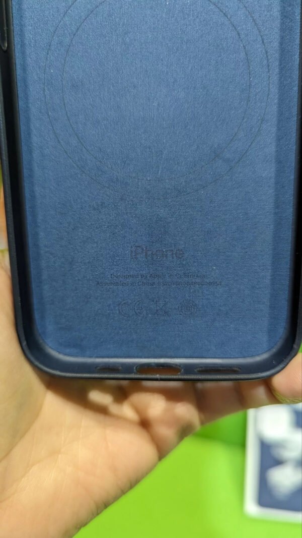Apple Funda de Silicona con MagSafe para el iPhone 15 Pro - Azul tempestad