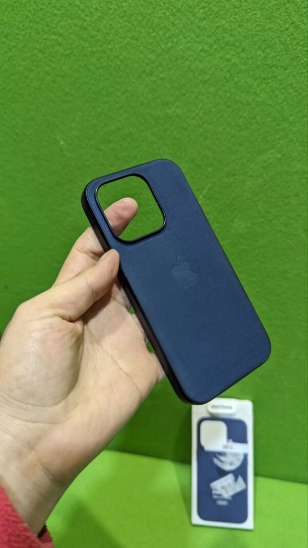 Apple Funda de Silicona con MagSafe para el iPhone 15 Pro - Azul tempestad