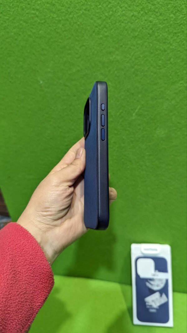 Apple Funda de Silicona con MagSafe para el iPhone 15 Pro - Azul tempestad