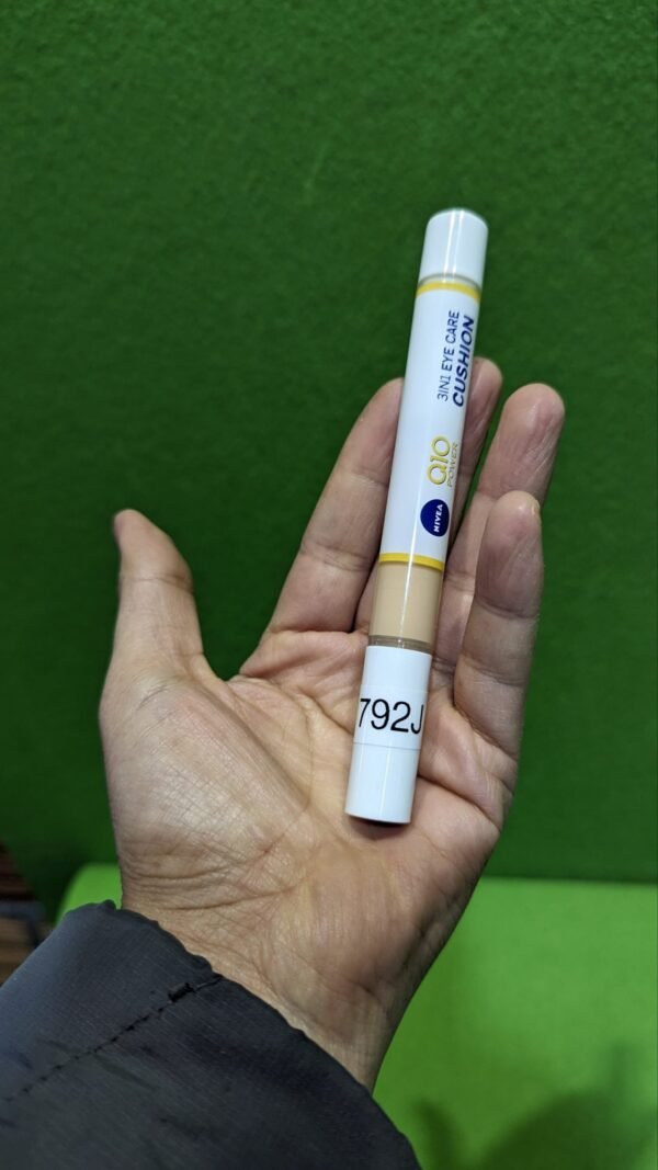 Nivea Q10 Power 3 en 1 Eye Care Cushion 01