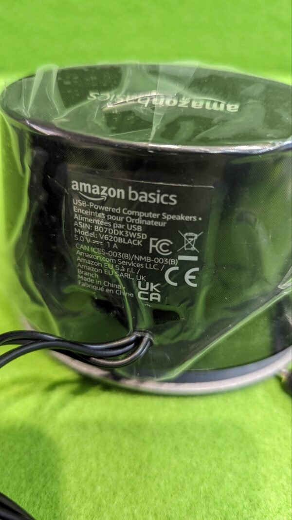 Amazon Basics - Altavoces para ordenador alimentados por USB con sonido dinámico, Paquete de 2, Negro
