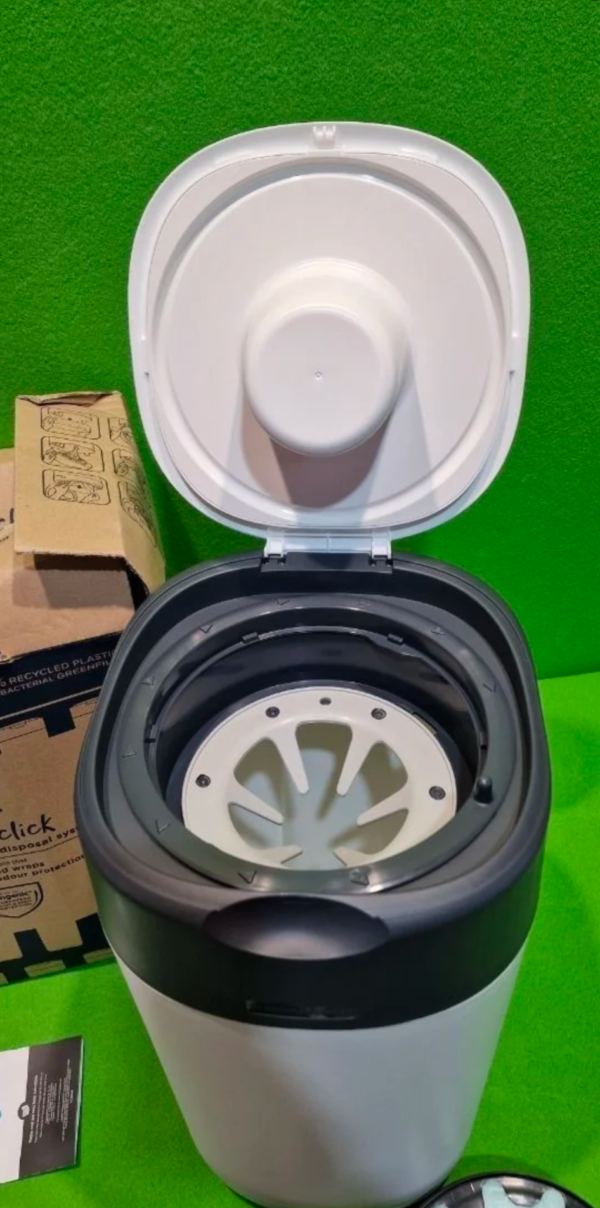 1000042731.png Tommee Tippee Contenedor para Pañales, Incluye 3 Recambios