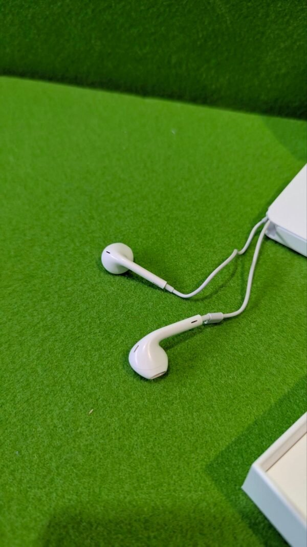 1000085702-scaled-1.jpg Apple EarPods con Conector Lightning 