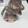 Figura de dinosaurio esqueleto en miniatura.