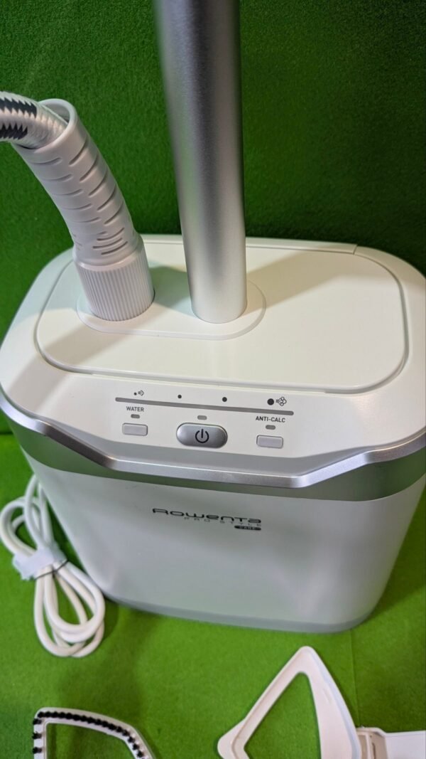 1000092512-scaled-1.jpg Generador de vapor Rowenta con accesorio y cables.