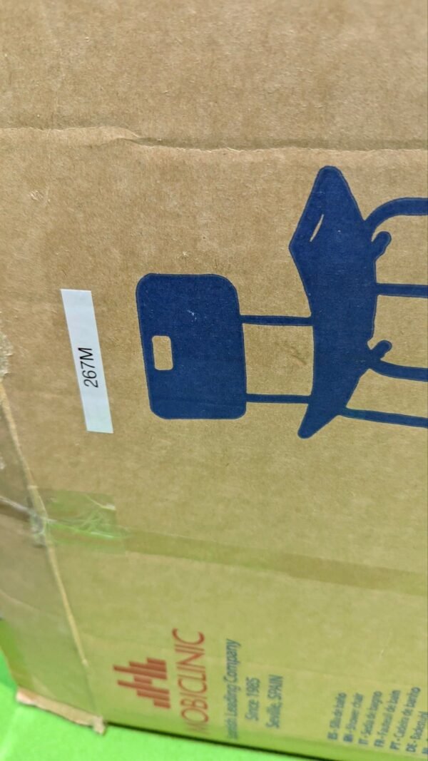1000098471-scaled-1.jpg Caja de cartón con logotipo y etiqueta 267M.