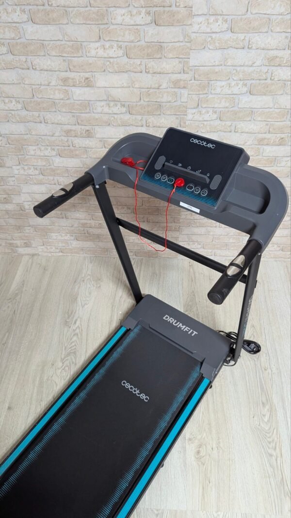 Cinta de correr en interior con pantalla táctil.