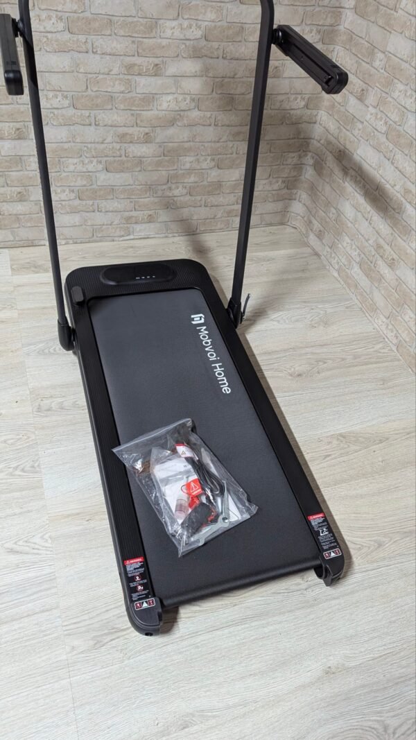 Cinta de correr compacta con accesorios Mobvoi Home.