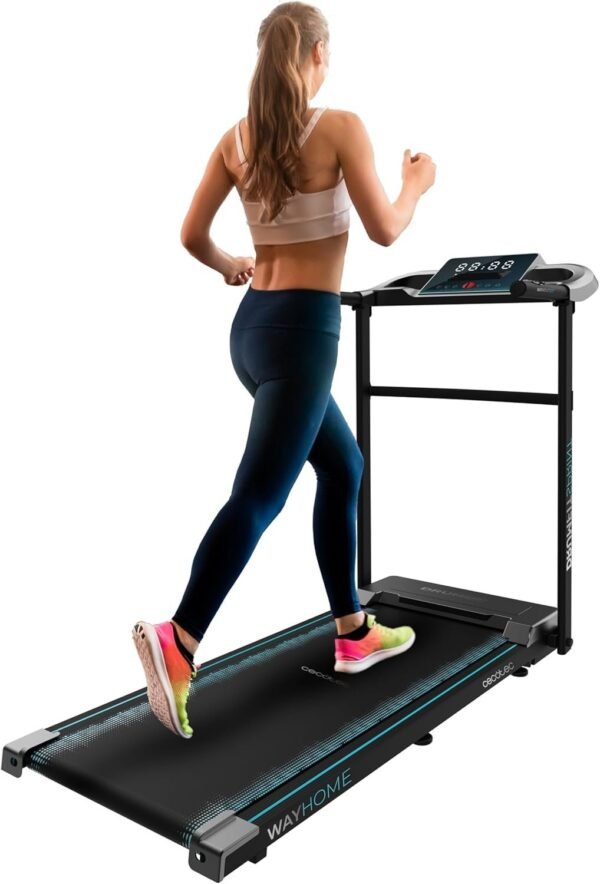 Persona corriendo en cinta de correr eléctrica