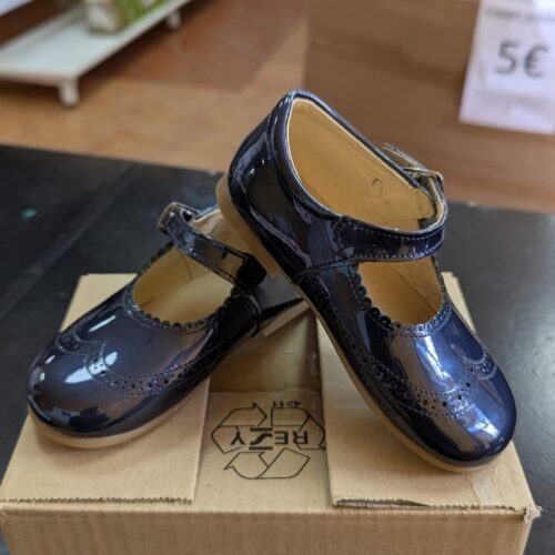 Merceditas charol de piel azul talla 25