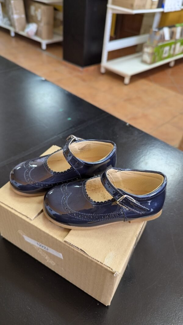 Merceditas charol de piel azul talla 25