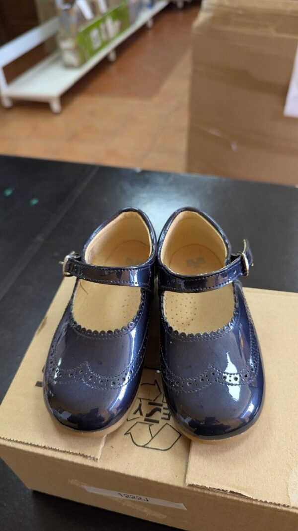Merceditas charol de piel azul talla 25