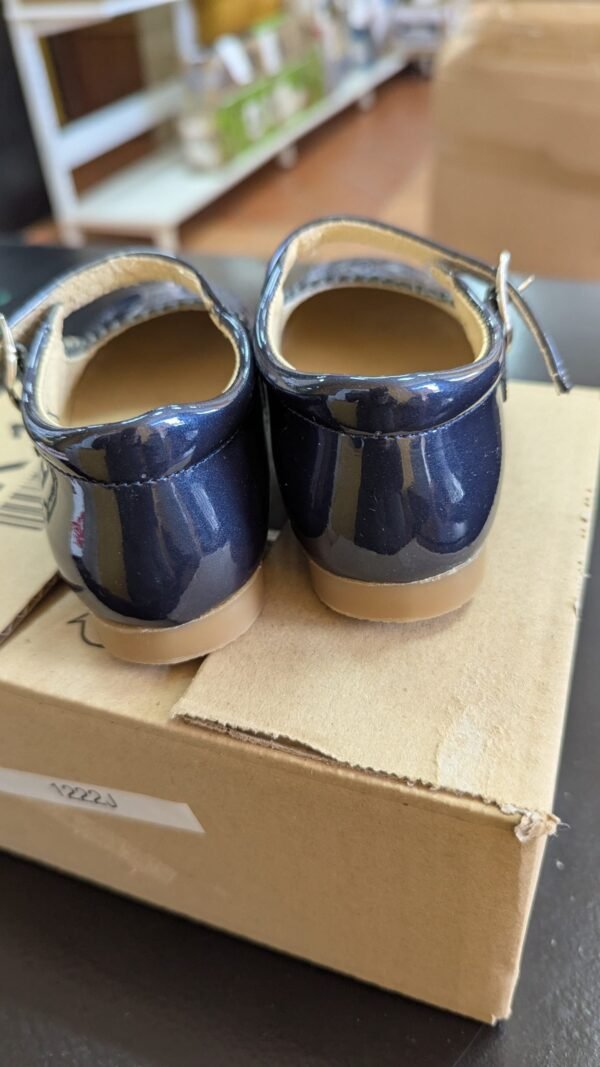 Merceditas charol de piel azul talla 25