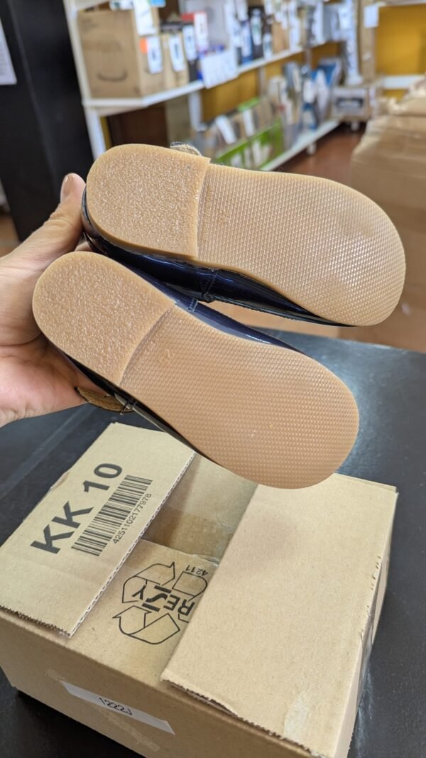 Merceditas charol de piel azul talla 25