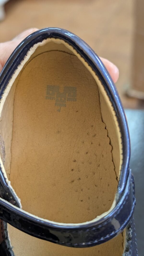 Merceditas charol de piel azul talla 25