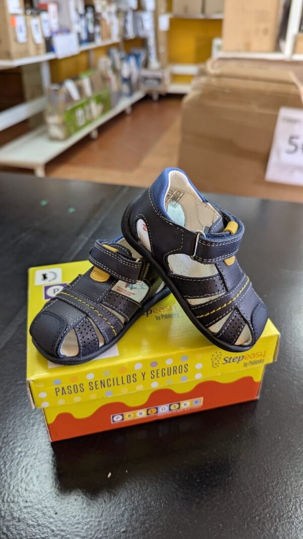 Sandalias de piel para niño de Pablosky talla 19