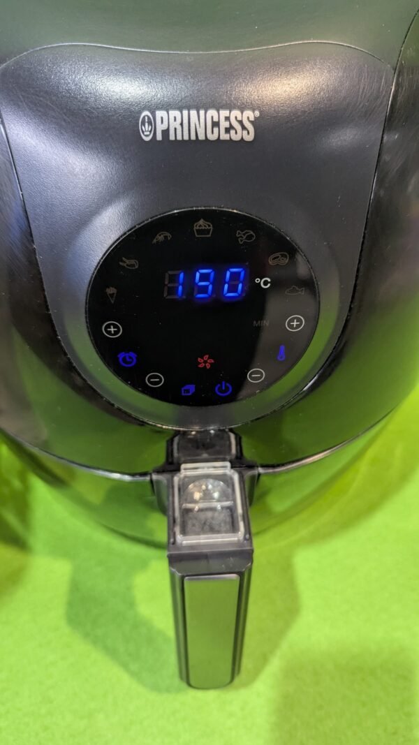PXL_20250416_100754541.MP_-scaled-1.jpg Princess Family Aerofryer XXL 5.2 litros