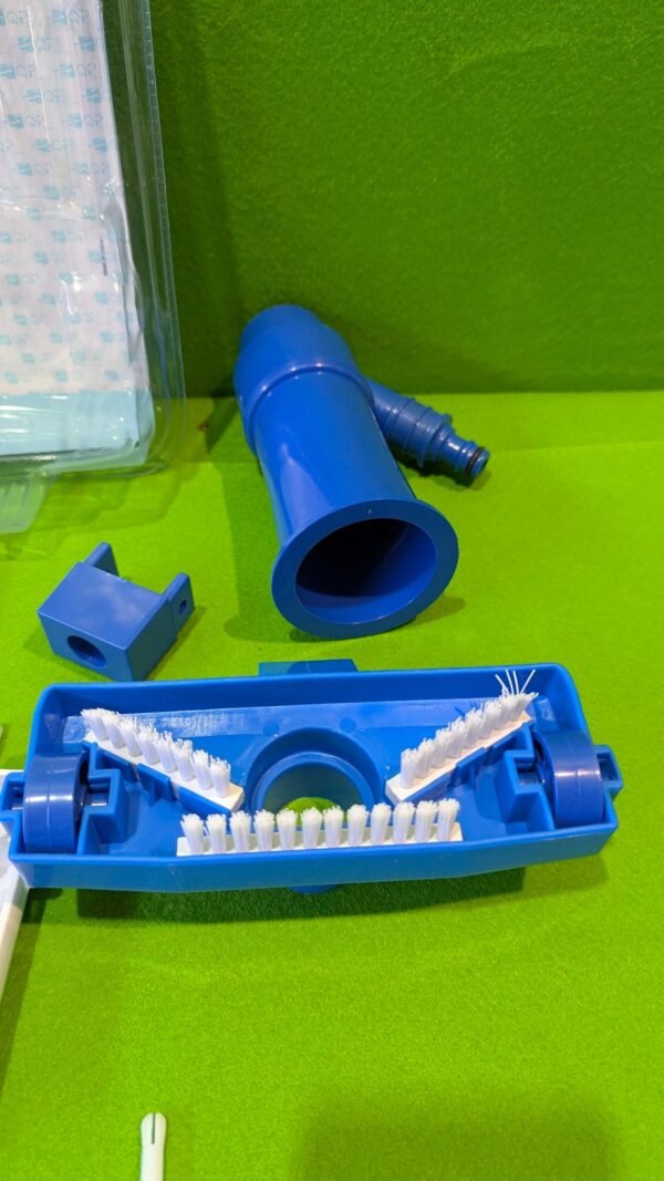 Productos QP Limpiafondos con pértiga desmontable Falta una pieza