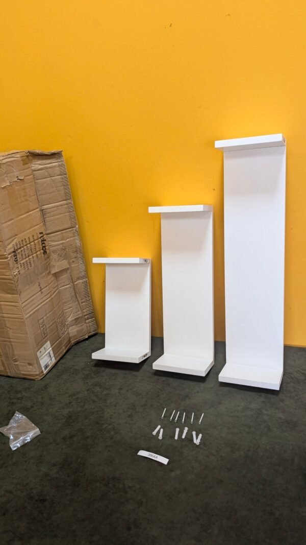 PXL_20250515_102632421-scaled-1.jpg Relaxdays Juego de Baldas Flotantes Modernas con Defecto