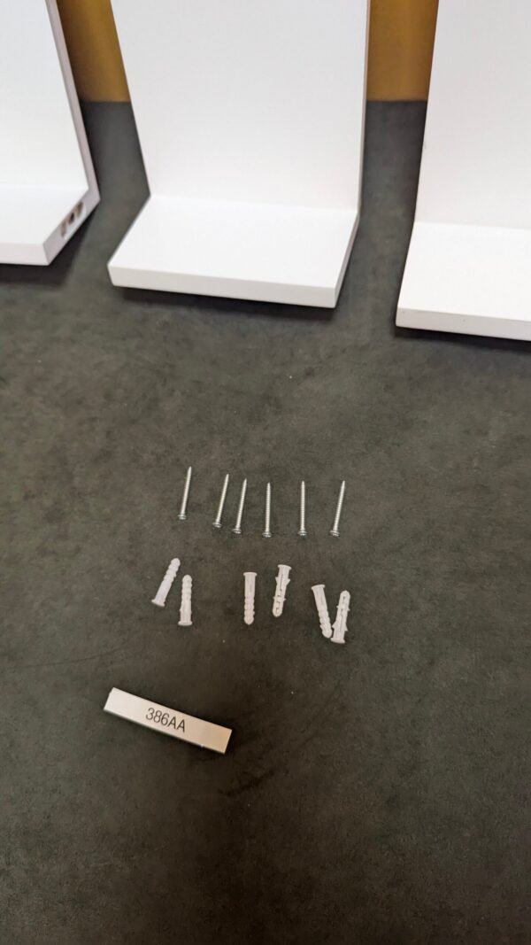 PXL_20250515_102639294-scaled-1.jpg Relaxdays Juego de Baldas Flotantes Modernas con Defecto