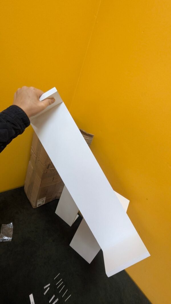 PXL_20250515_102757087.MP_-scaled-1.jpg Relaxdays Juego de Baldas Flotantes Modernas con Defecto