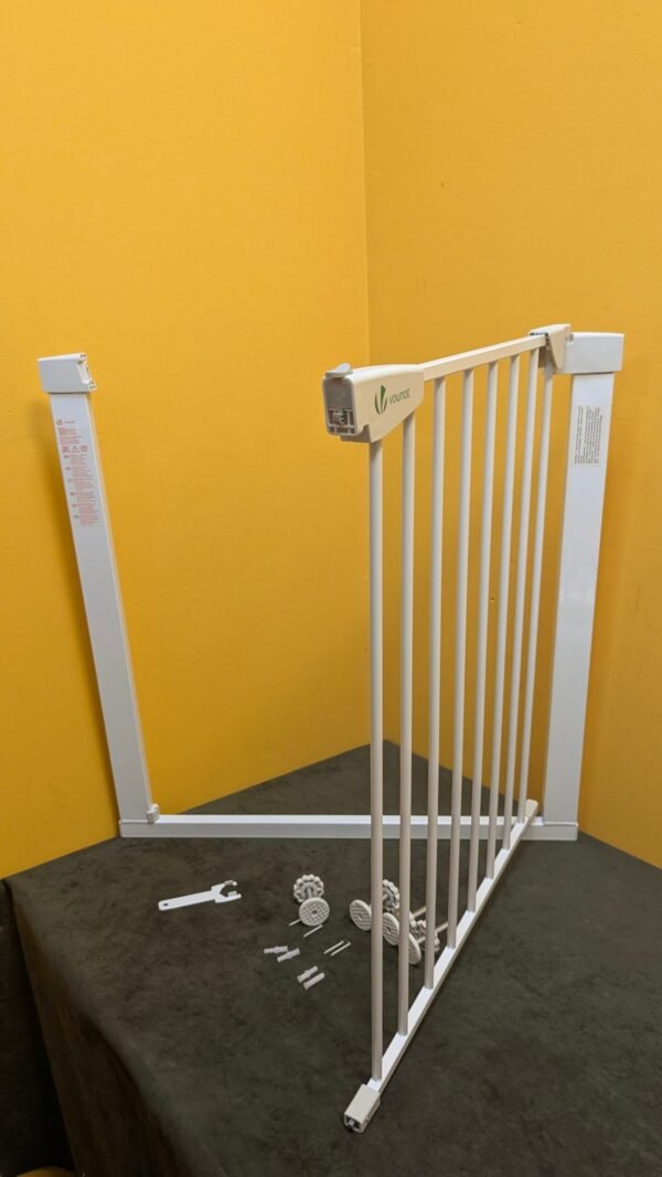 Puerta de seguridad para niños sin montar.