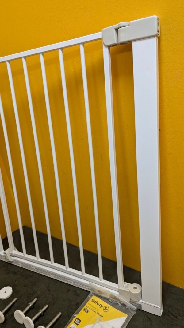 PXL_20250617_173404911-scaled-1.jpg Safety 1st Auto Close, Barrera Seguridad Niños