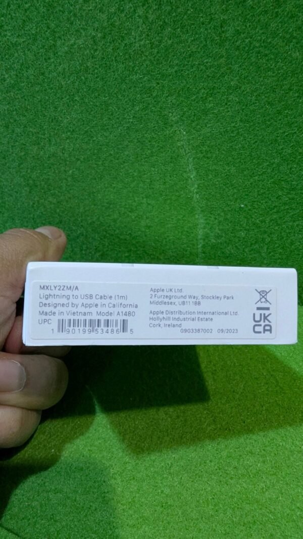 Caja de cable Lightning a USB de Apple.