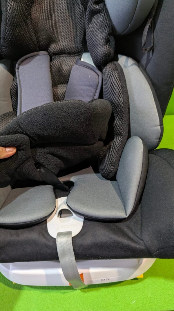 Silla de coche infantil segura y cómoda.
