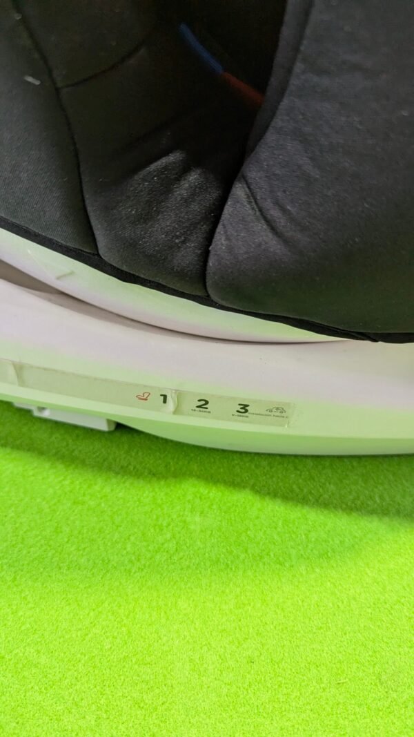 Etiqueta de asiento infantil con categorías de peso.