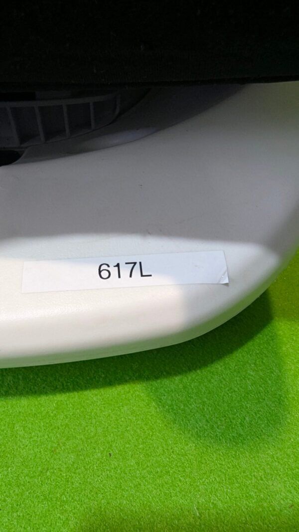 Etiqueta con número 617L sobre fondo blanco.