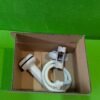 Antena parabólica en caja de cartón abierta.