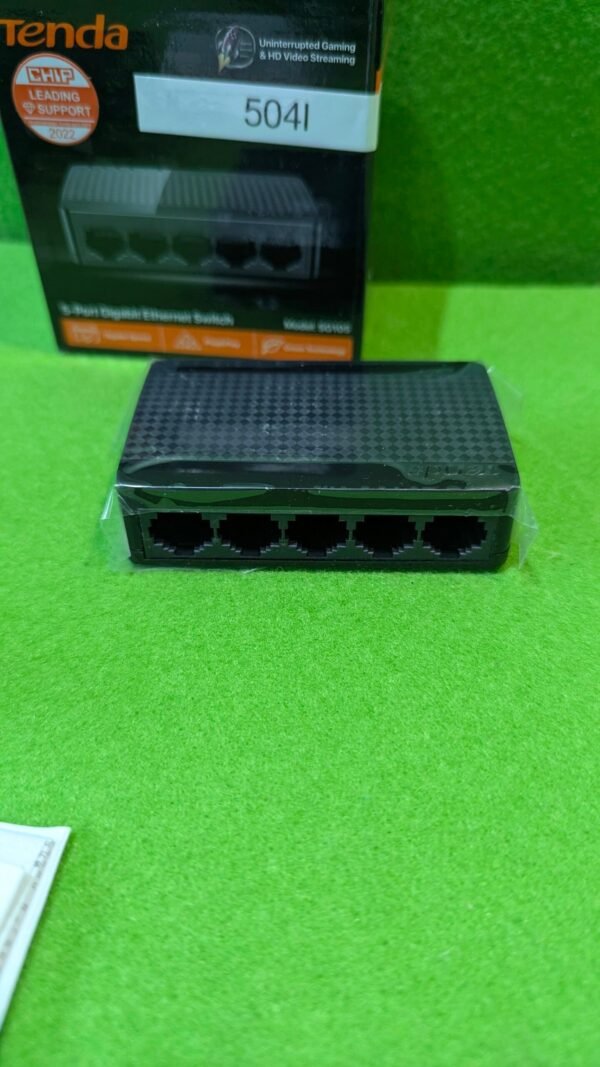 Conmutador Ethernet Tenda de 5 puertos.