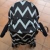 Carrito de bebé con estampado zigzag blanco y negro