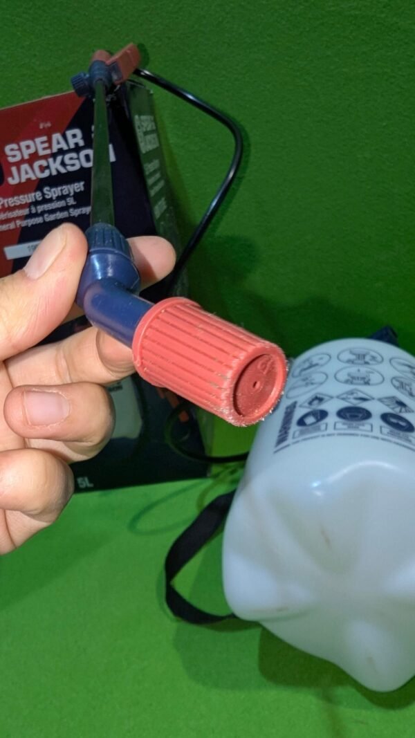 PXL_20251004_175459061-scaled-1.jpg Pulverizador a presión con bomba de 5 litros