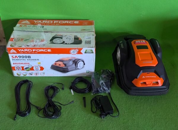 PXL_20251012_112125579.jpg Robot redondo Yard Force SA900B/SA 900B 900M2