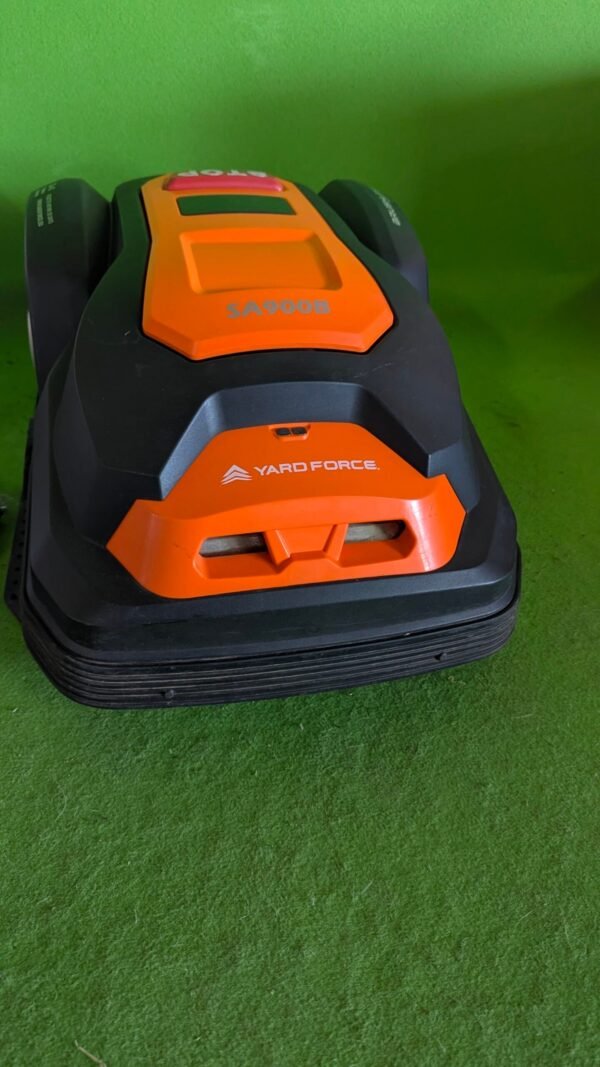 PXL_20251012_112152989-scaled-1.jpg Robot redondo Yard Force SA900B/SA 900B 900M2