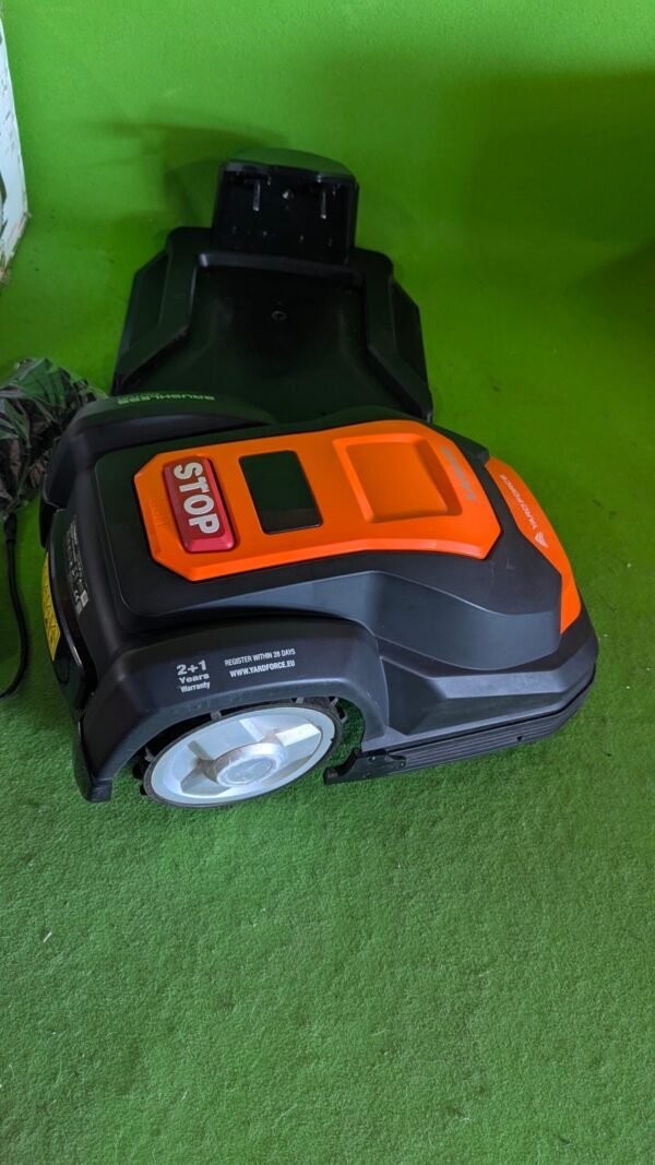 PXL_20251012_112204845-scaled-1.jpg Robot redondo Yard Force SA900B/SA 900B 900M2