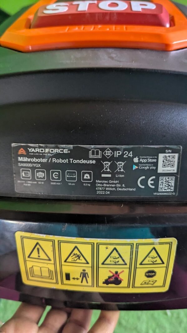 PXL_20251012_112217110.MP_-scaled-1.jpg Robot redondo Yard Force SA900B/SA 900B 900M2