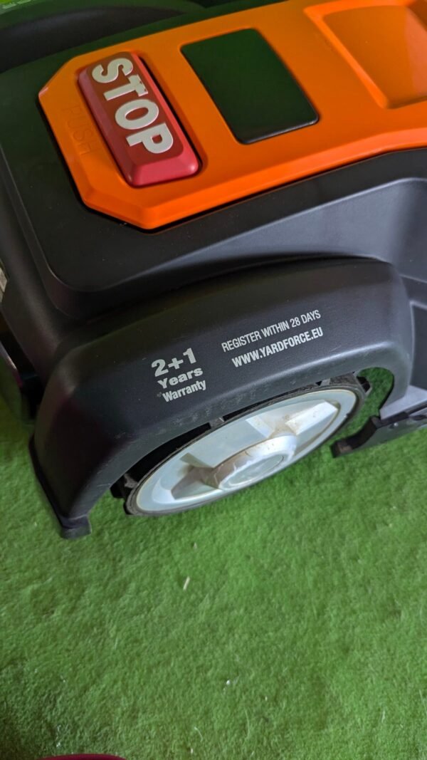 PXL_20251012_112221852-scaled-1.jpg Robot redondo Yard Force SA900B/SA 900B 900M2