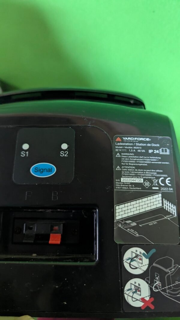 PXL_20251012_113348666.MP_-scaled-1.jpg Robot redondo Yard Force SA900B/SA 900B 900M2