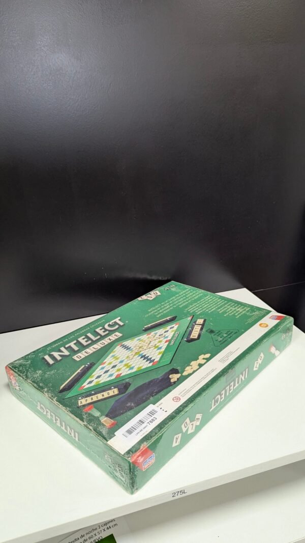 PXL_20251106_161548272.MP_-scaled-1.jpg Caja del juego de mesa Intellect Deluxe.