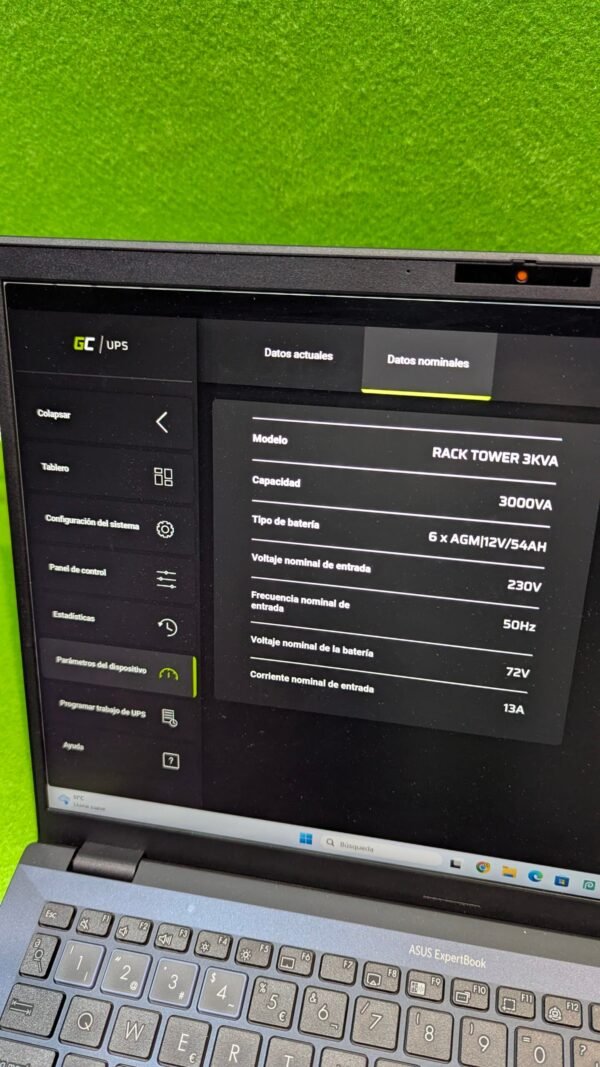 Interfaz de configuración de UPS en laptop ASUS.