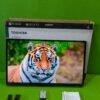 Televisor Toshiba con imagen de tigre en pantalla.