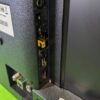 Conexiones traseras de un televisor con puertos USB.