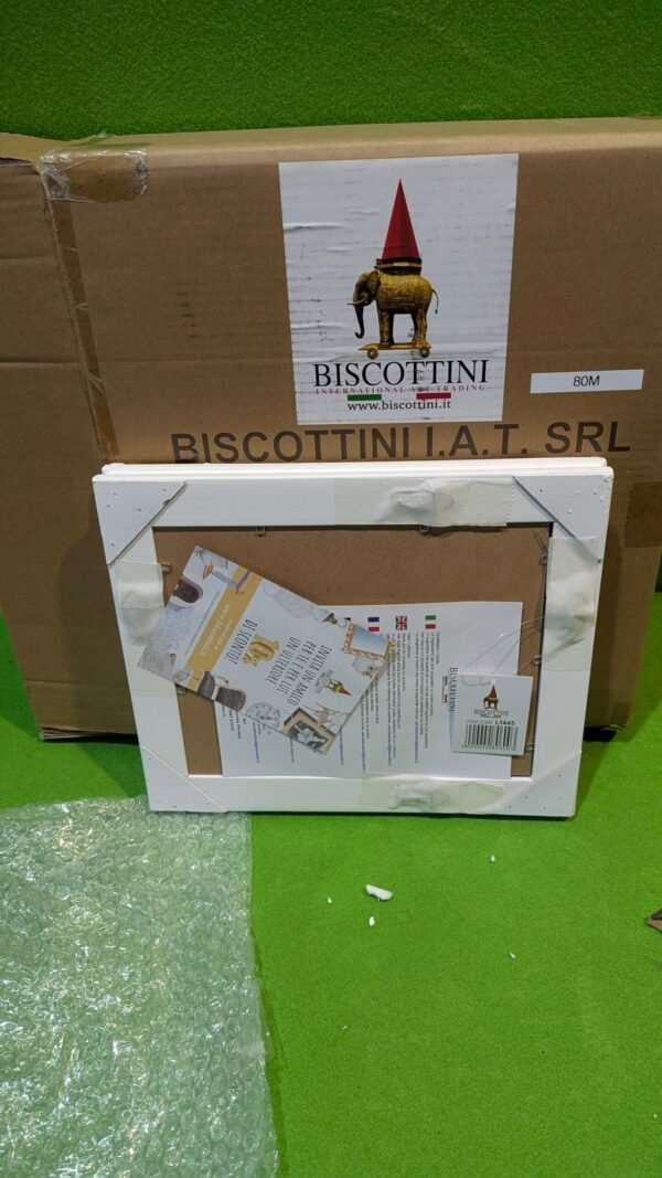 PXL_20251113_120252049.MP_-scaled-1.jpg Producto Biscottini en caja y marco de cuadro.