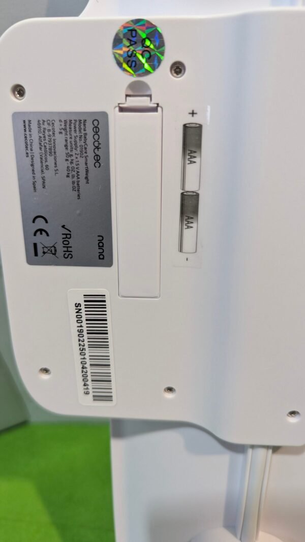 Parte trasera de una báscula electrónica