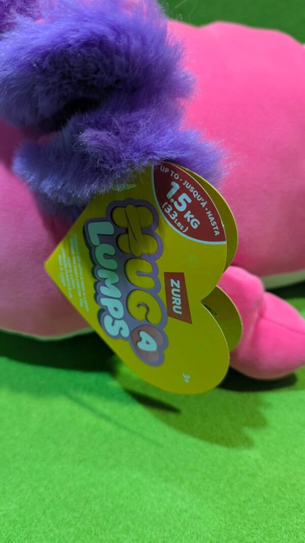 Juguete peluche rosa con etiqueta Zuru.
