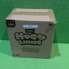 Caja de cartón Zuru con marca 'Huga Lumps'.